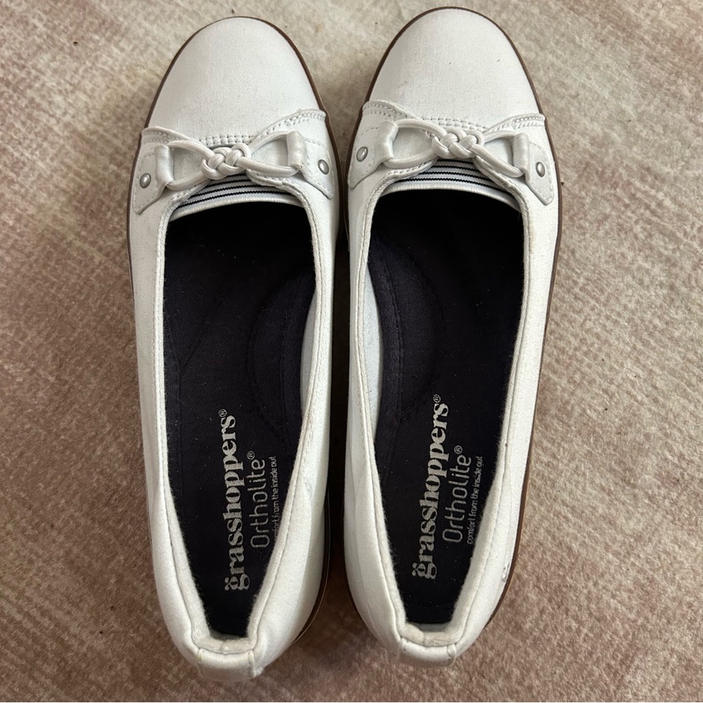Grasshoppers White Flats with Decorative Bows 6.5